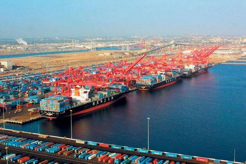 運(yùn)輸量猛增使美國(guó)海港的物流供應(yīng)鏈過度緊張